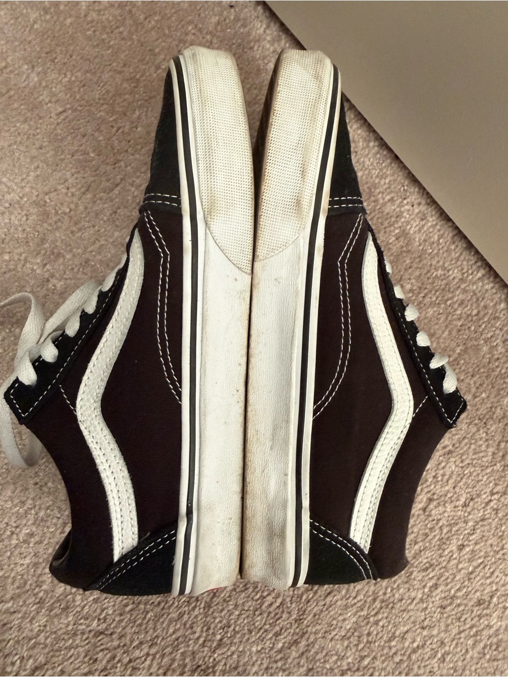 Vans Old Skool Shoe Black and White Unisex Sneakers - Picture 8 of 8